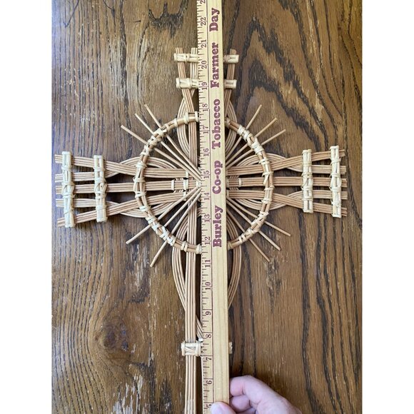 Artisan Handcrafted Woven Straw Cross Wall Hanging Decor - Picture 4 of 5